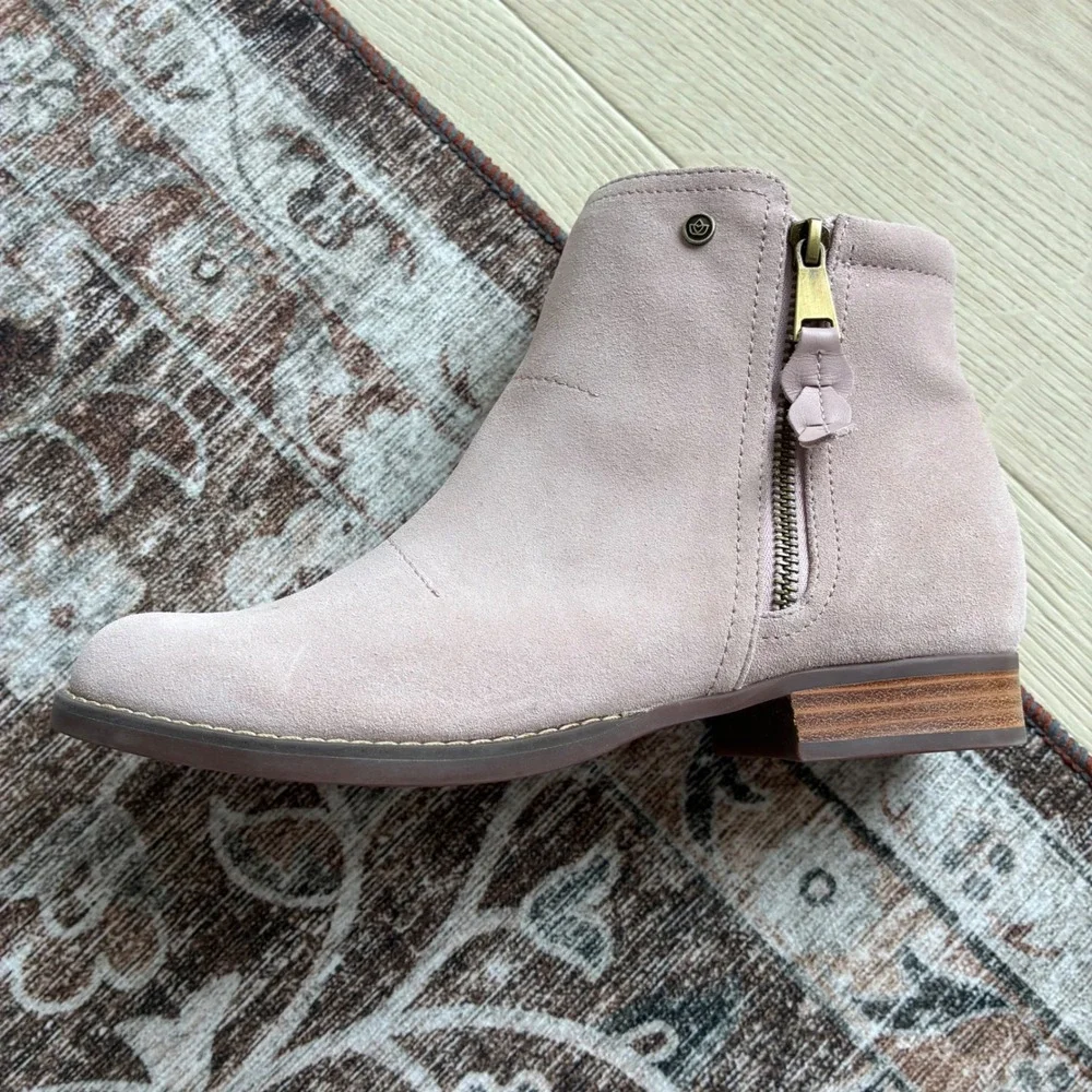 Spenco Ivy Pale Pink Suede Ankle Booties Side Zip Womens 8.5 B Orthotic Support